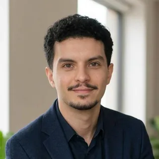 Porträt von Amin Hajjo, Gründer von Anniphone